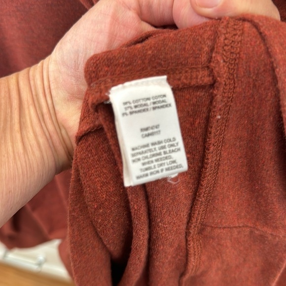 Natural Reflections Long Sleeve Loose Turtleneck Rust Sweatshirt Size: Large - Picture 10 of 10